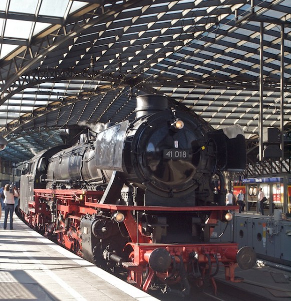 9026814 Schnappschuss an Gleis 1 (Foto: Weidelich