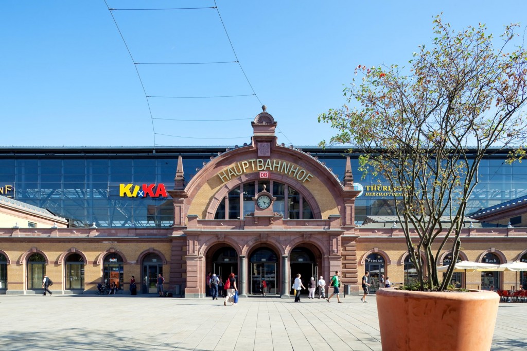 Erfurt Frontalansicht Der Bahnhof Erfurt vereinigt historische und moderne Architektur-Elemente (Foto: Gerd Kittel für Allianz pro Schiene)