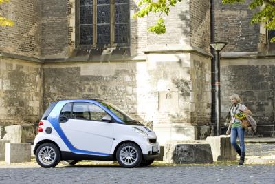 677223_1218821_400_267_08C1141_027 Mit dem Leih-Smart durch Ulm (Foto: Daimler AG)